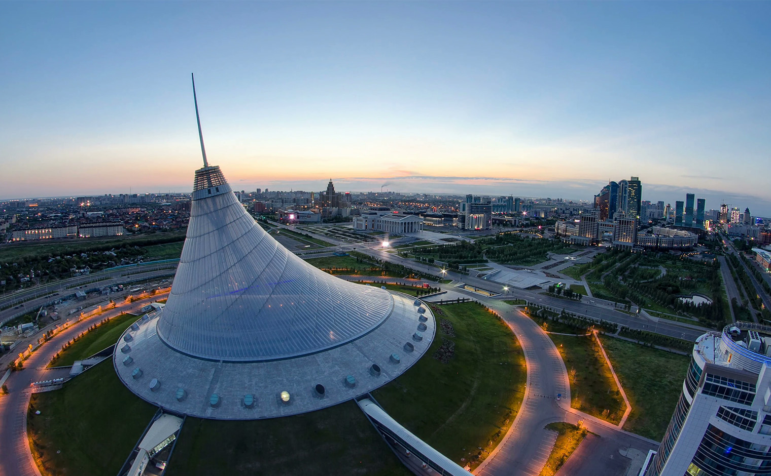 Остекление ТРК в Астане