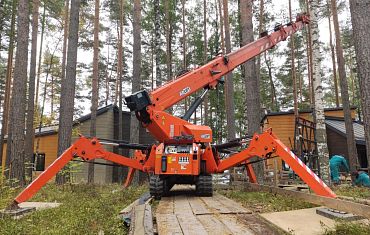 Мини-кран Арлфит на остеклении частного дома