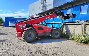 Телескопический погрузчик Арлифт  на работах с ковшом 