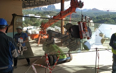 Стеклоробот, вакуумное оборудование и мини-кран