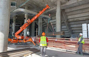 Монтаж металлических труб в помещении